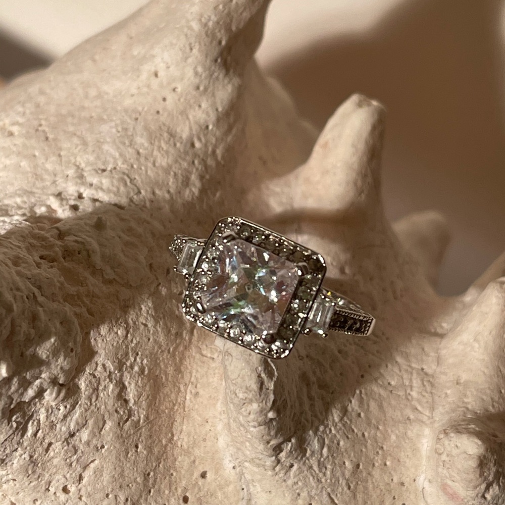 Diamonelle ring - Picture 7 of 9